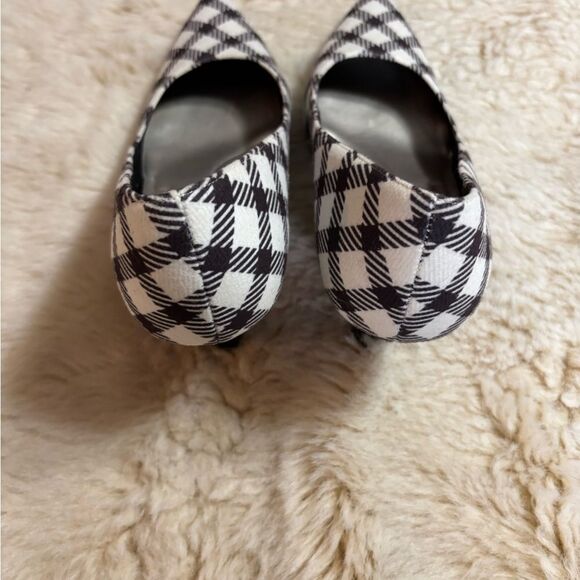 Comfort Plus by Predictions Black and White Houndstooth Heels - Picture 8 of 9